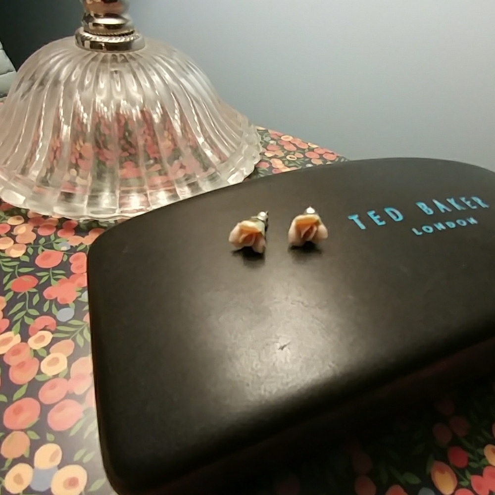Flower earrings